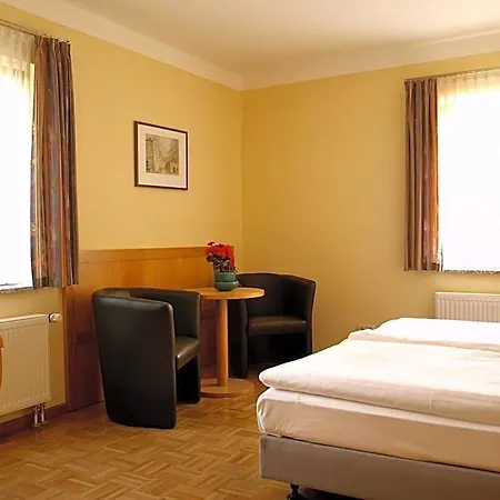Otel Dom-eck 3*